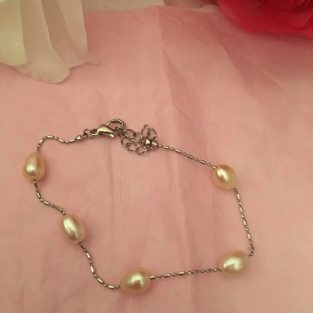 Dainty & delicate Freshwater pearl bracelet - Picture 2 of 3